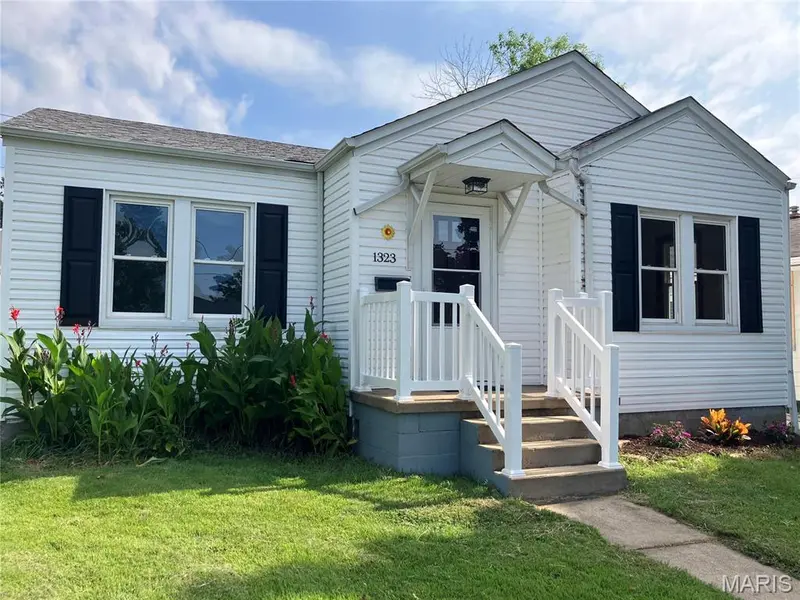 1323 E 6th ST, Washington, MO 63090