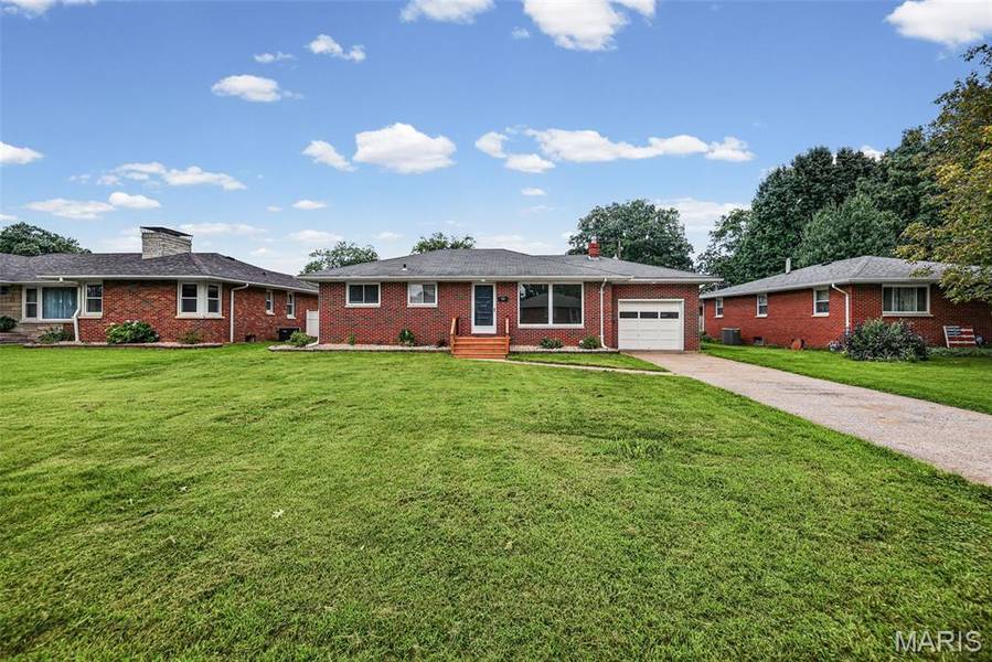722 Berry RD, Wood River, IL 62095