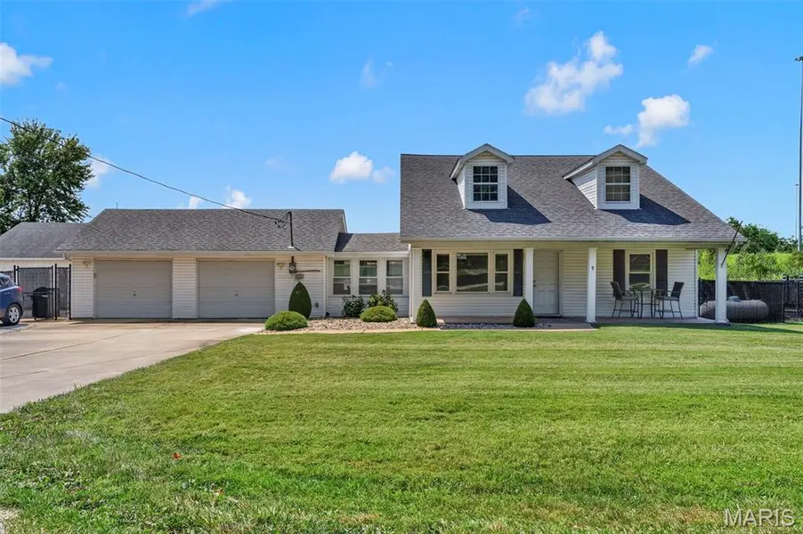 9 Mingo LN, Lake St Louis, MO 63367