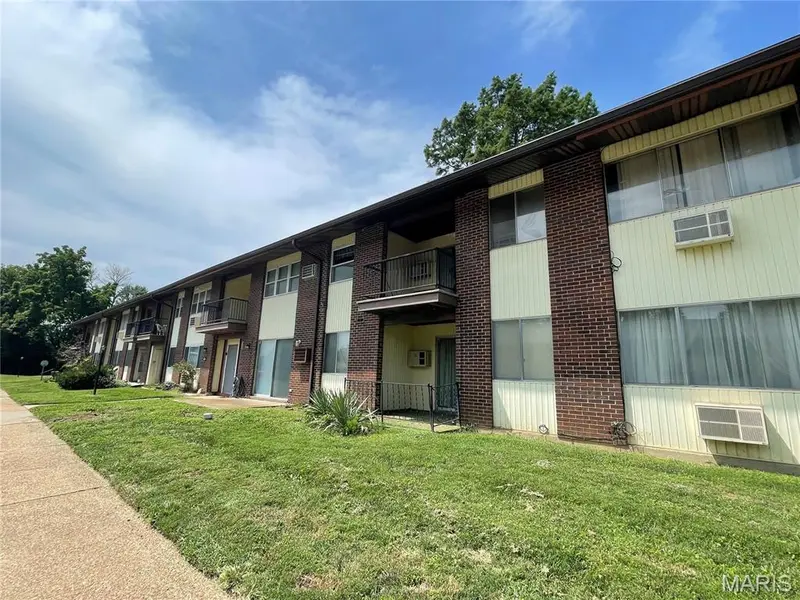 7559 Hazelcrest DR #B, Hazelwood, MO 63042
