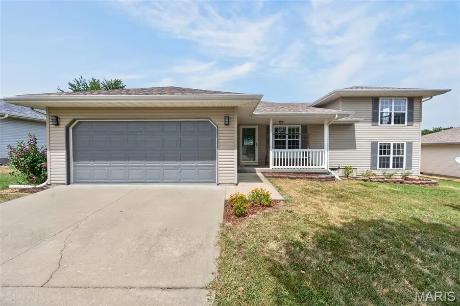 1325 NATHANIEL DR, Lebanon, MO 65536