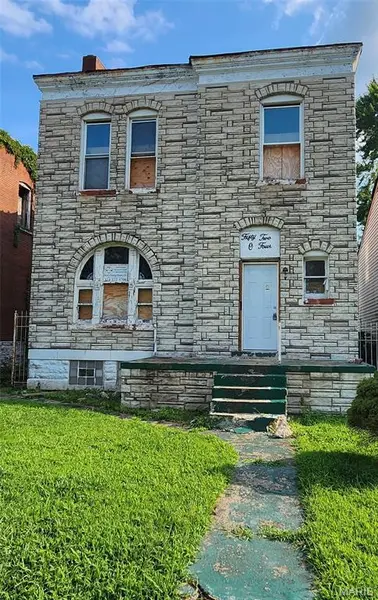 5204 Ridge AVE, St Louis, MO 63113