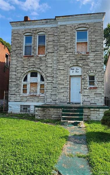 5204 Ridge AVE, St Louis, MO 63113