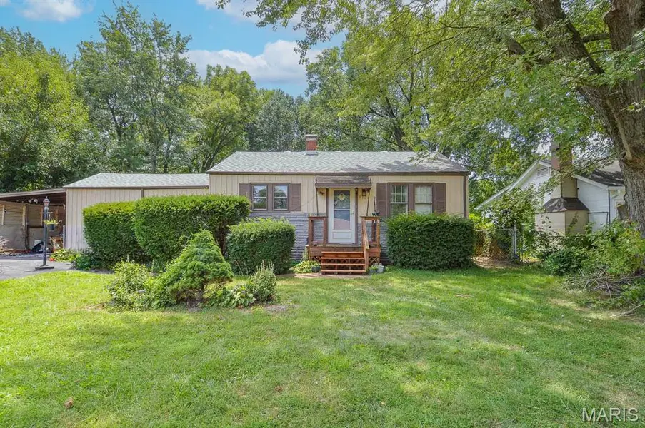 9120 Summit DR, Fairview Heights, IL 62208