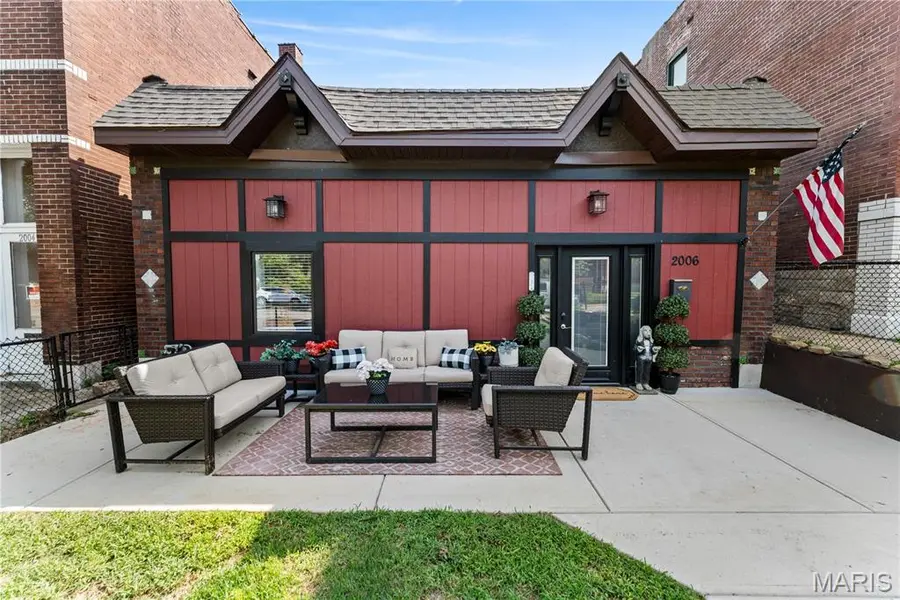 2006 Geyer AVE, St Louis, MO 63104