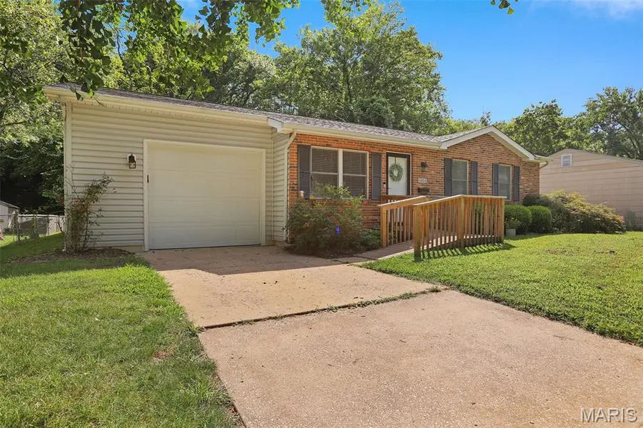 1704 E 9th ST, Washington, MO 63090