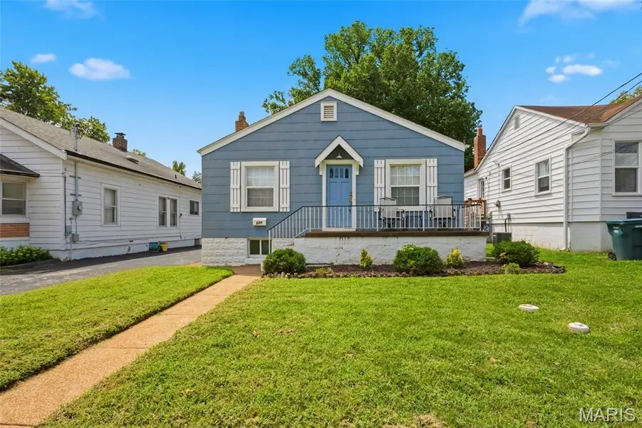 234 W Rose Hill AVE, St Louis, MO 63122