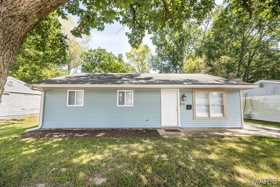 15 Scarlet DR, Belleville, IL 62220