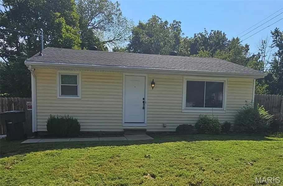 1822 Pine Tree ST, St Peters, MO 63376