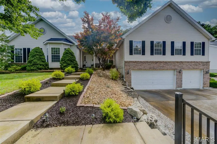 208 Churchill Downs CT, Fenton, MO 63026