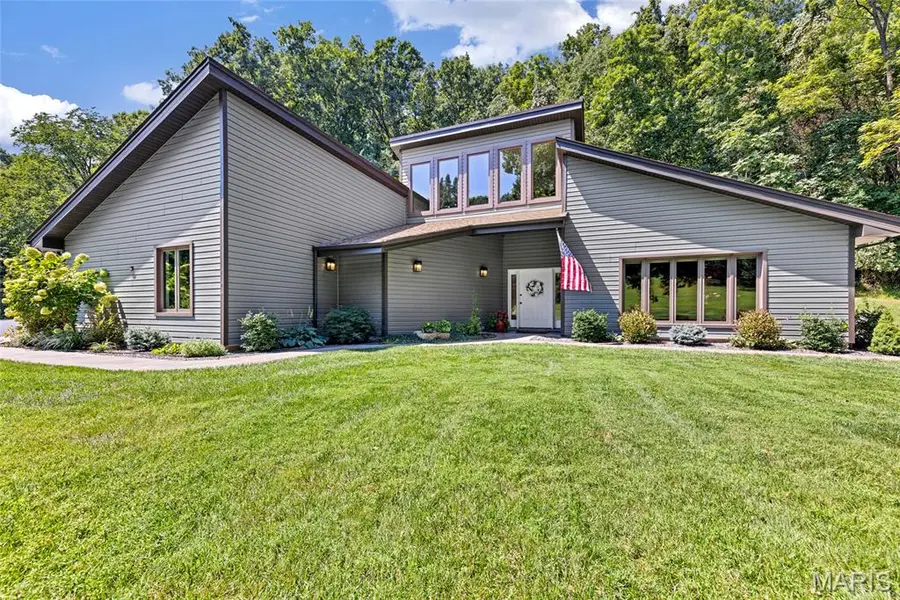 2201 Oakwood DR, High Ridge, MO 63049