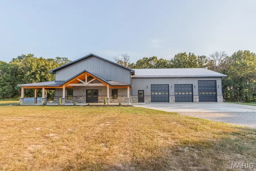 27230 Pelican DR, Lebanon, MO 65536