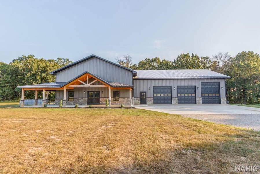 27230 Pelican DR, Lebanon, MO 65536
