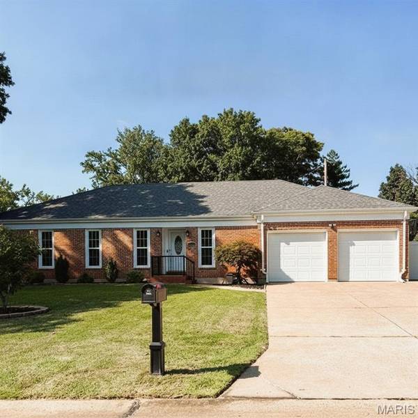 5849 Oak Branch DR, St Louis, MO 63128