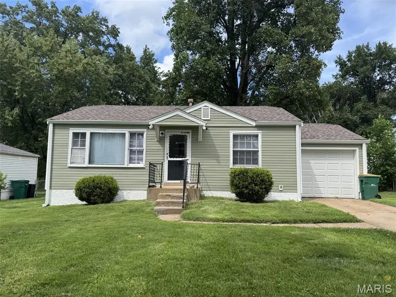 1057 Gabriel DR, Ferguson, MO 63137