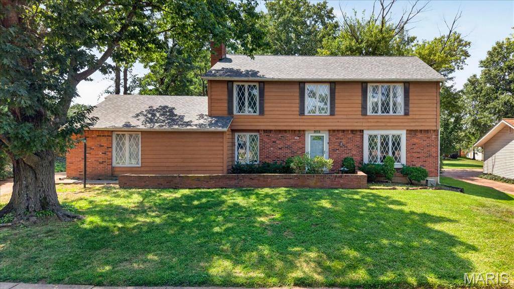 689 Henry AVE, Ballwin, MO 63011