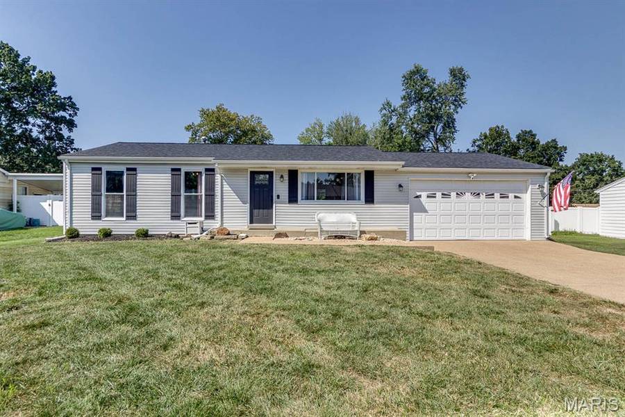 251 Peffer LN, Fenton, MO 63026