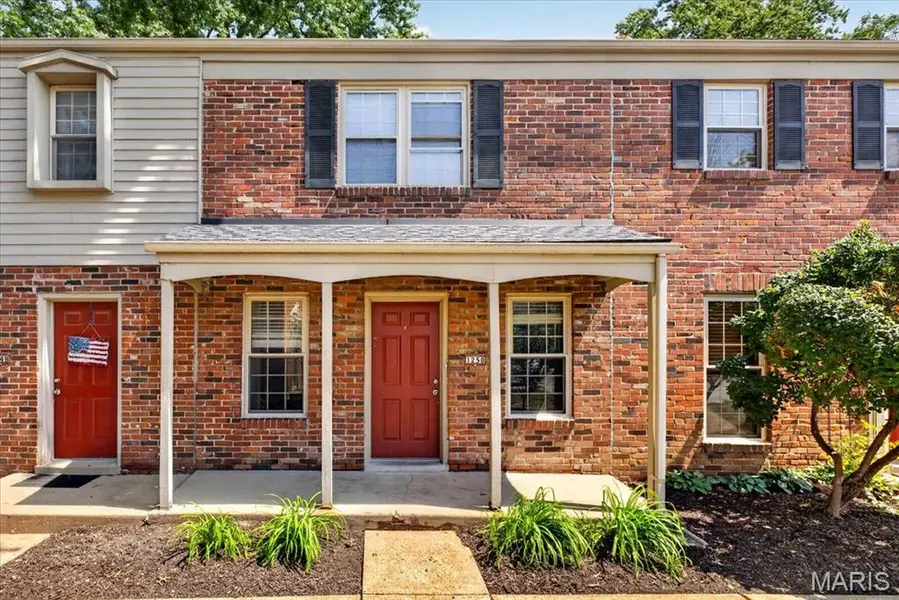 1250 Clarkson CT, Ellisville, MO 63011