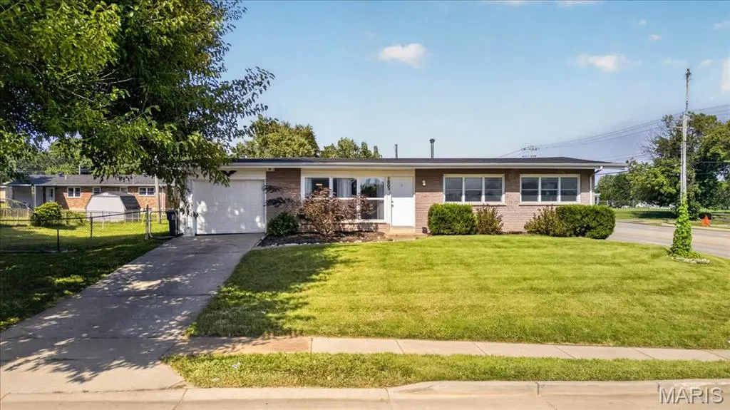 1805 Flicker DR, Florissant, MO 63031