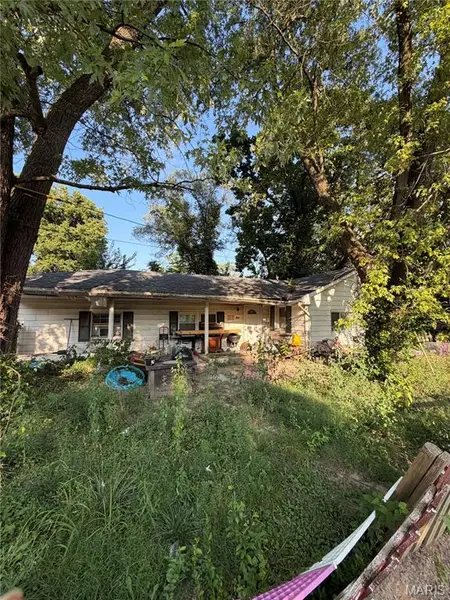 94 Bethesda DR, Belleville, IL 62223