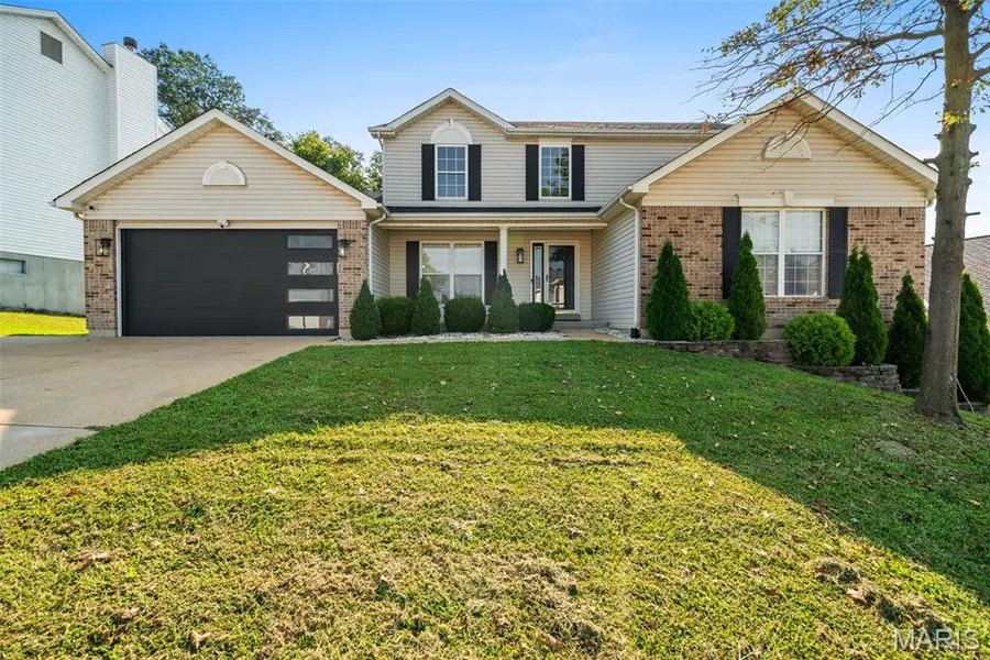 3120 Crystal Lake DR, Oakville, MO 63129