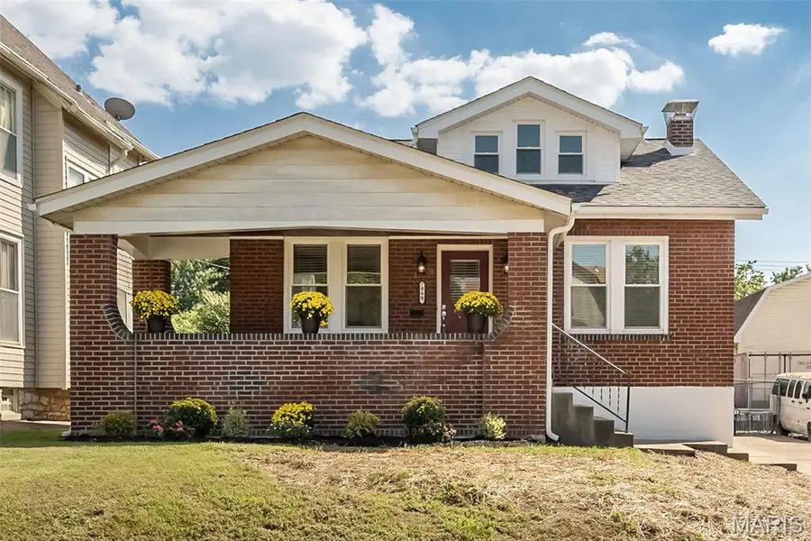 7040 Pernod AVE, St Louis, MO 63139
