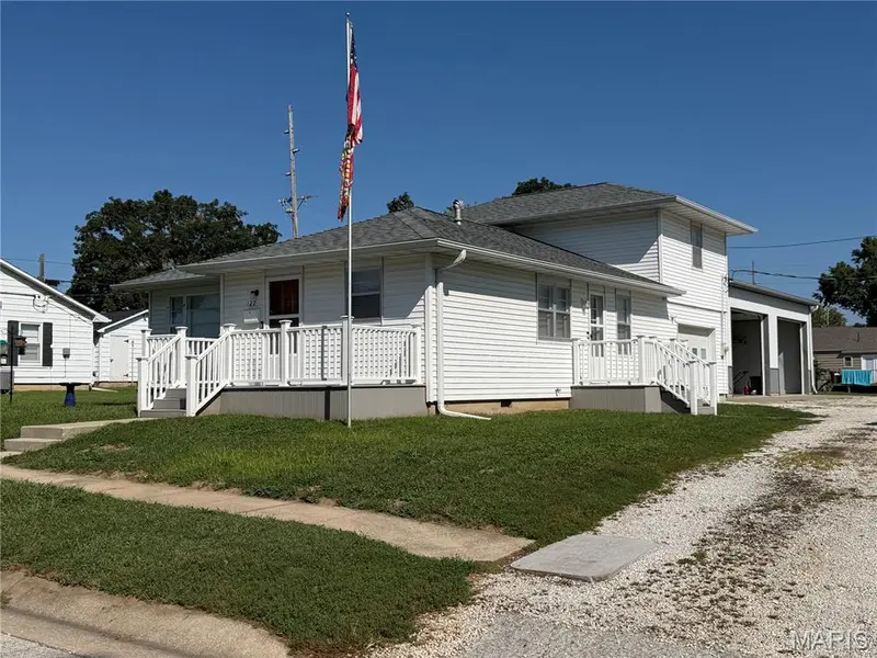 122 W Elm ST, Palmyra, MO 63461