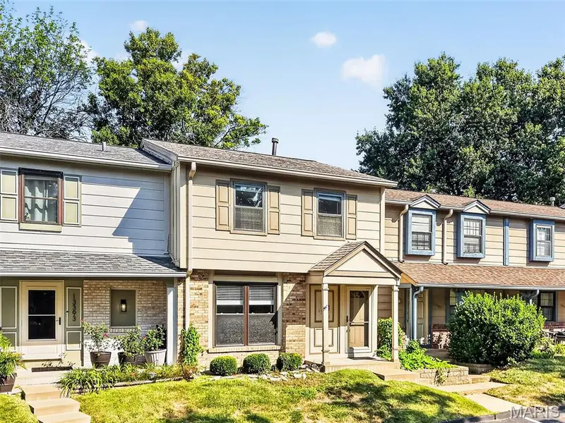 13391 Hiddendale LN, Ballwin, MO 63021