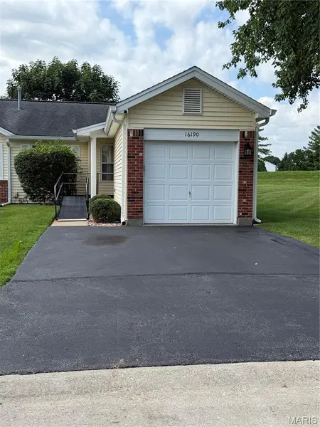 16190 Rose Wreath LN, Florissant, MO 63034