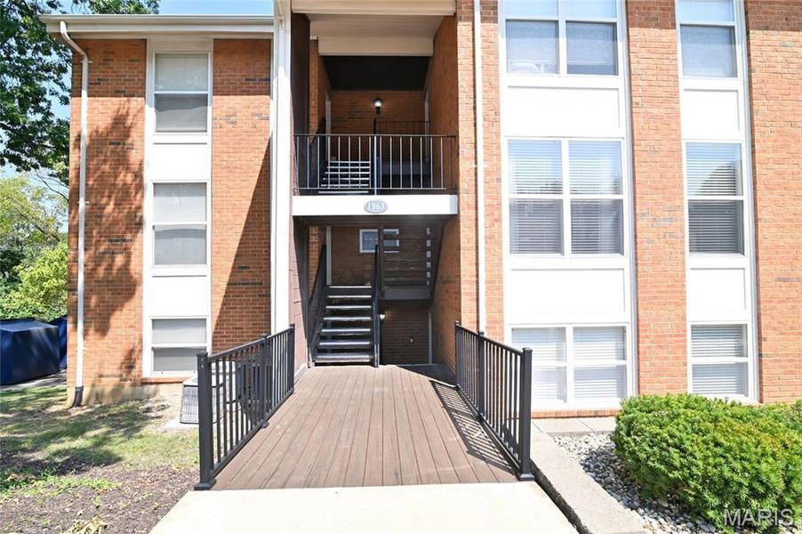 1963 Greenpoint DR #203, St Louis, MO 63122