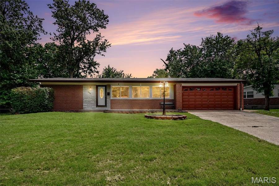 1540 Hialeah PL, Florissant, MO 63033