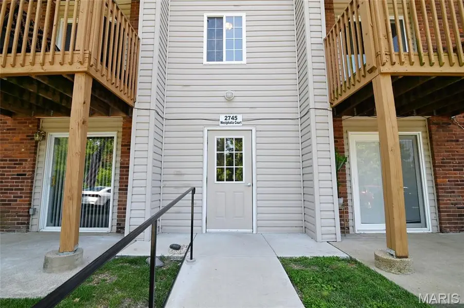 2745 Westphalia CT #F, Oakville, MO 63129