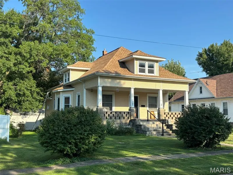 325 South Shelby ST, Shelbina, MO 63468