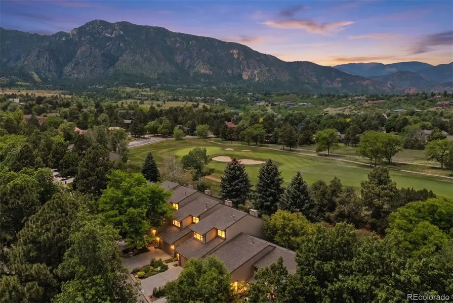 28 Woodbridge DR, Colorado Springs, CO 80906