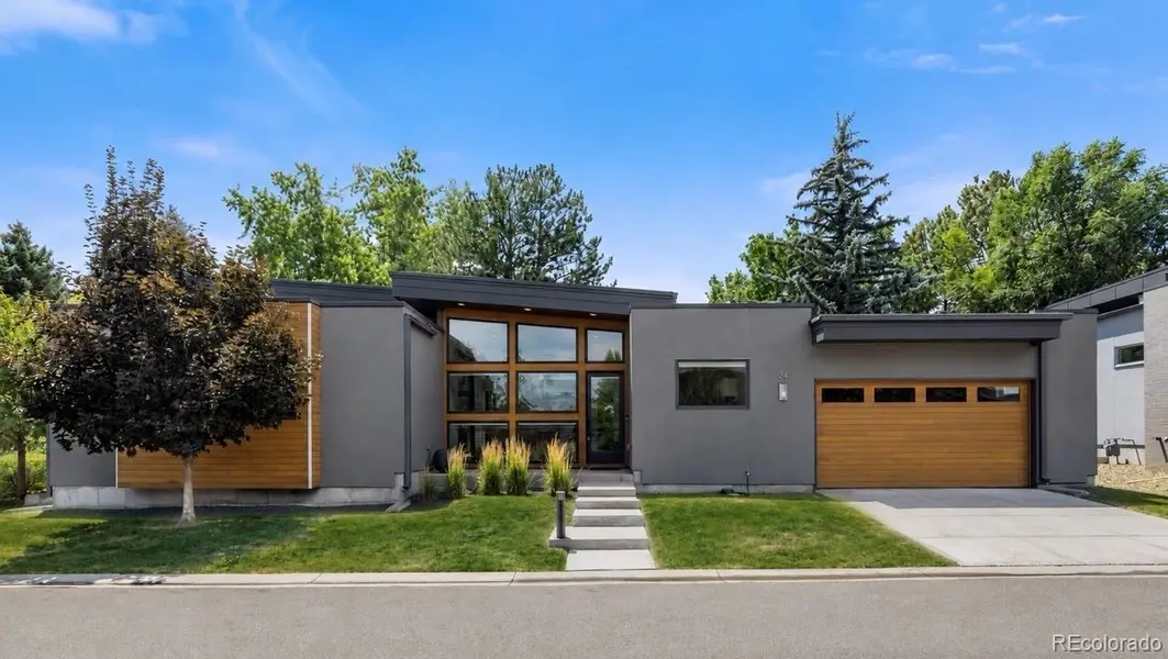 24 Wilder LN, Littleton, CO 80123