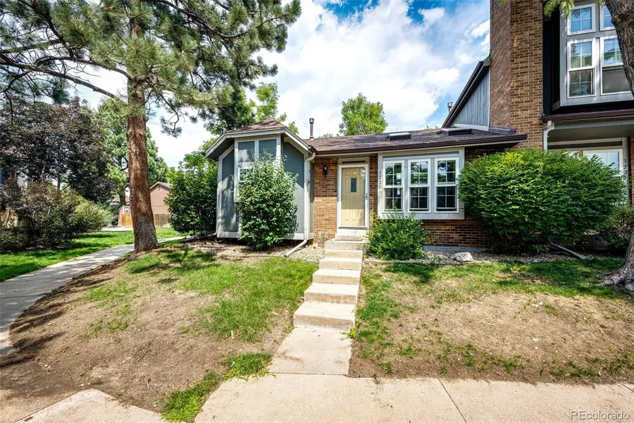 1220 S Flower CIR #A, Lakewood, CO 80232