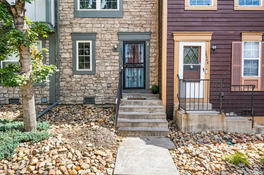 12043 E Hoye DR, Aurora, CO 80012