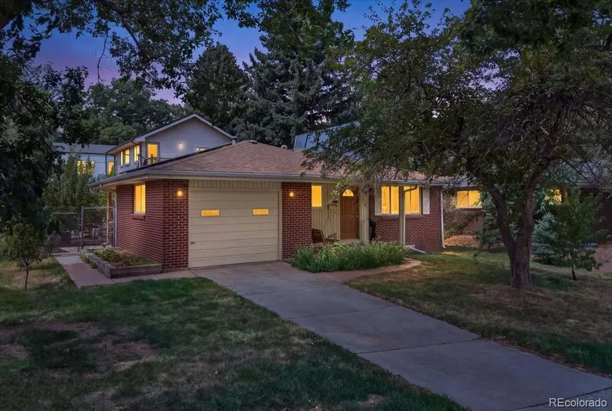 2006 Arapahoe ST, Golden, CO 80401