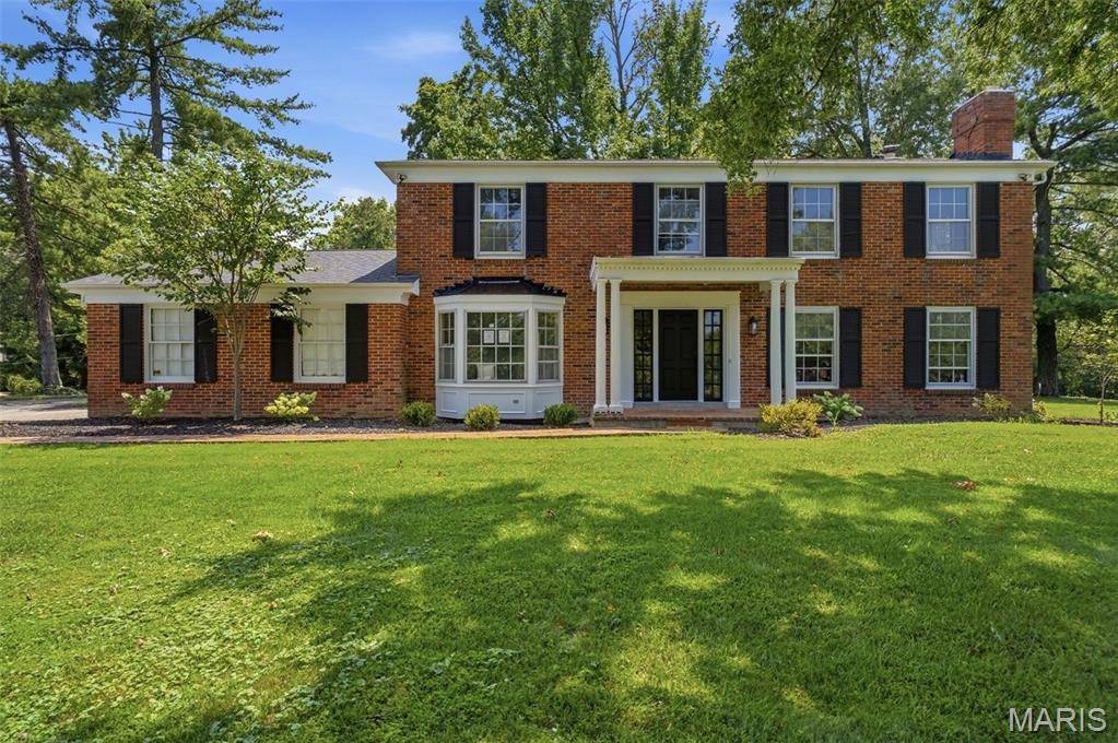 51 Brook Mill LN, Town And Country, MO 63017