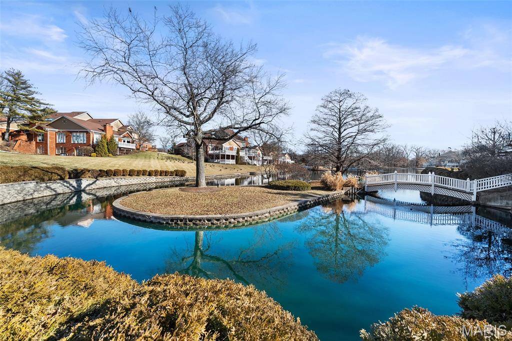 260 Carlyle Lake DR, Creve Coeur, MO 63141