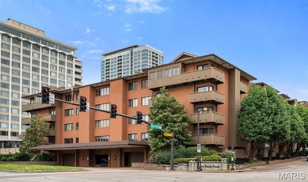 250 S Brentwood BLVD #1F, Clayton, MO 63105