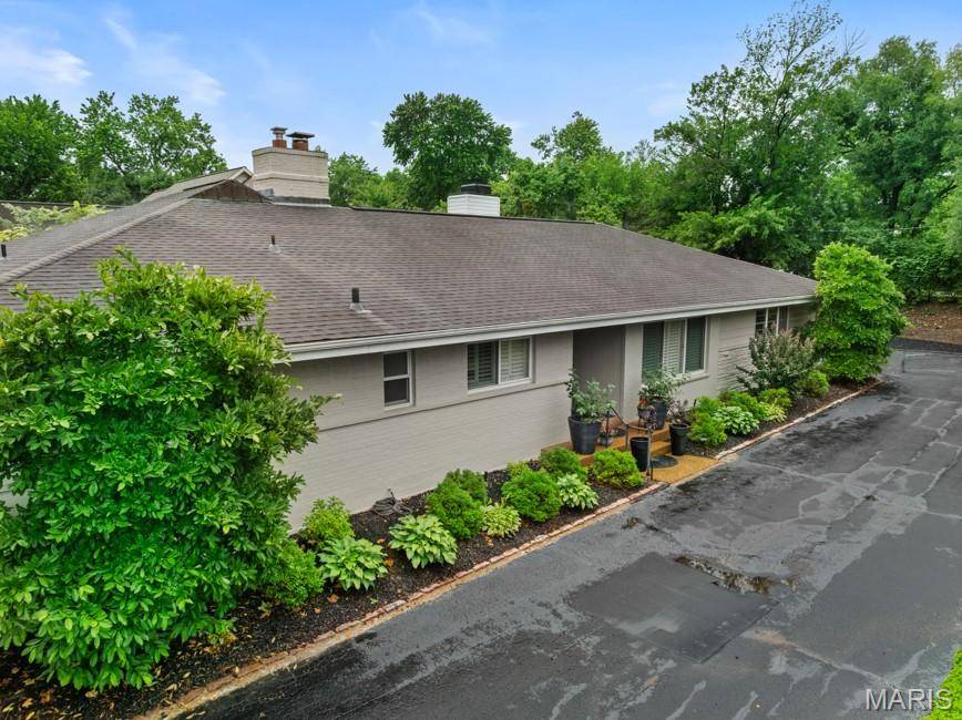 15 Glen Creek LN, Ladue, MO 63124