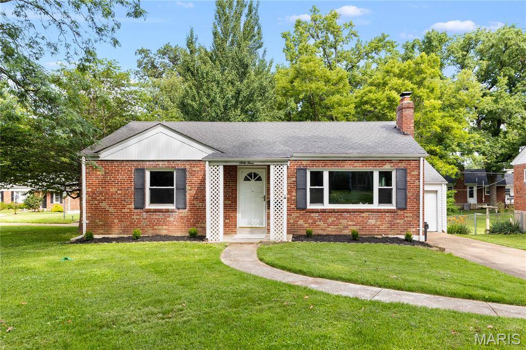 63 Turf CT, Webster Groves, MO 63119