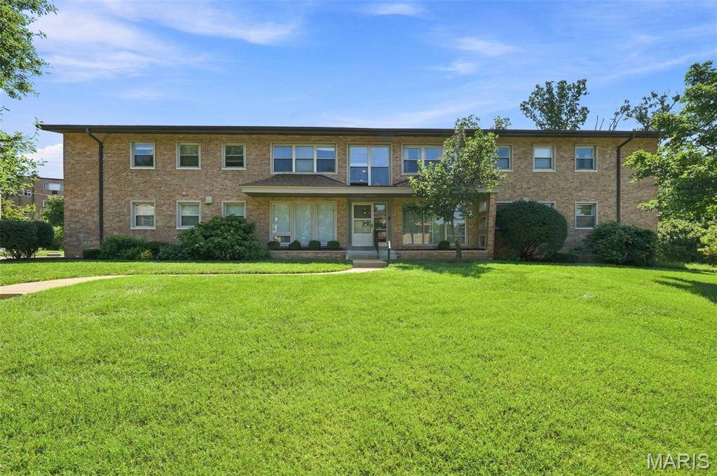4 Delcrest CT #104, University City, MO 63124