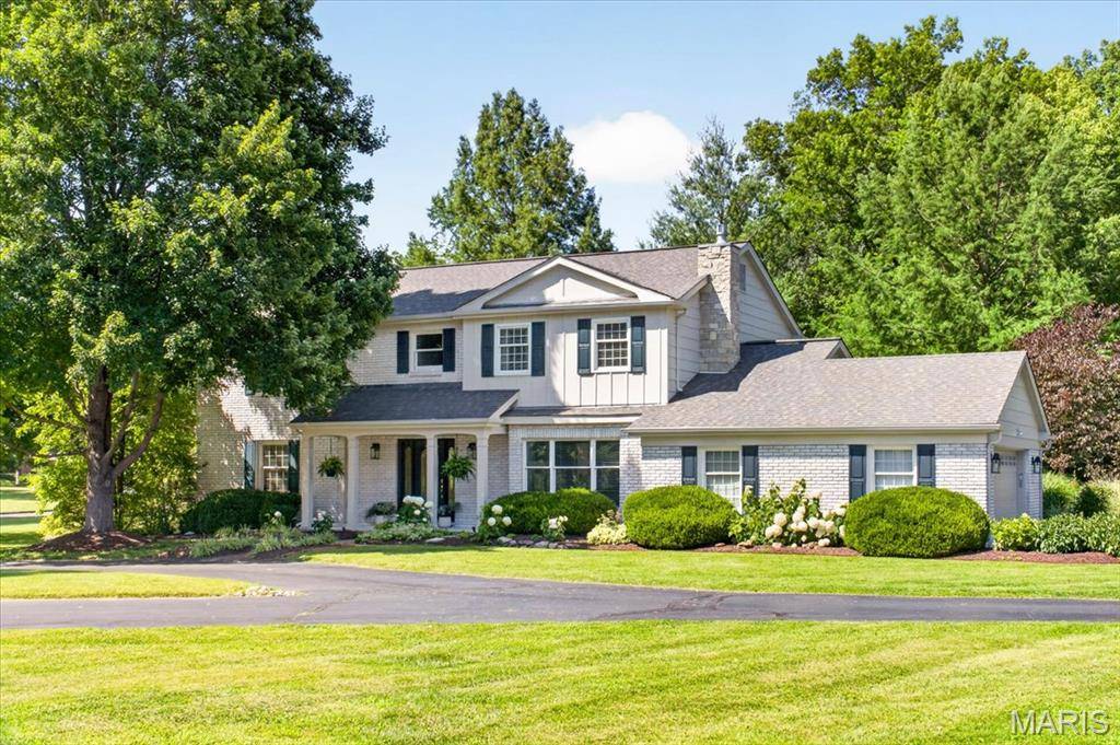 13231 Thornhill DR, Town And Country, MO 63131
