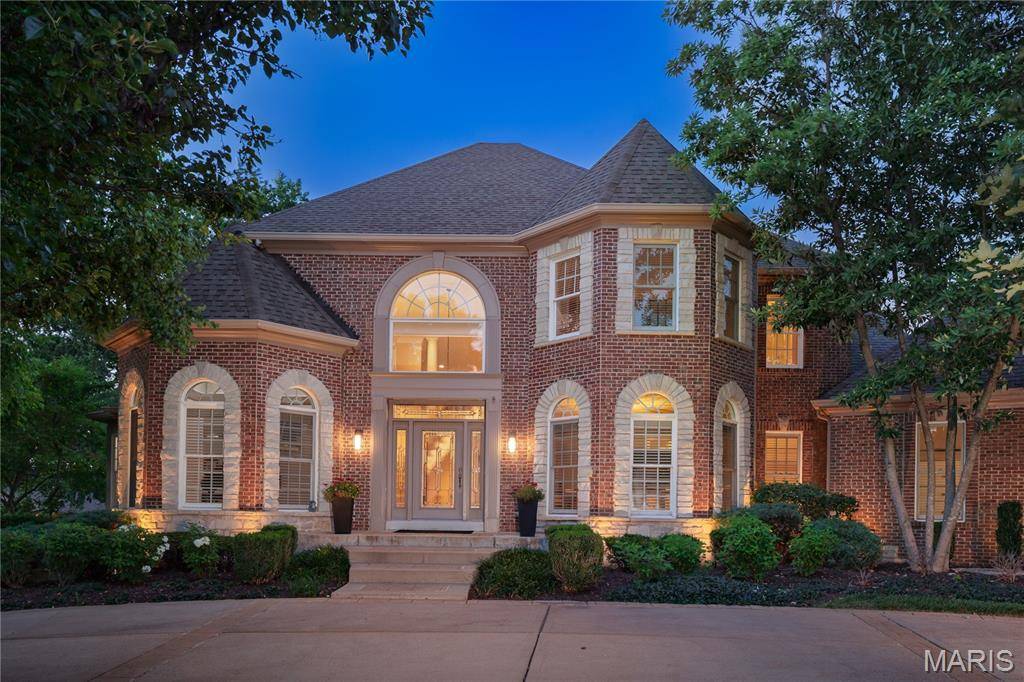 2900 Trafalgar DR, Town And Country, MO 63131
