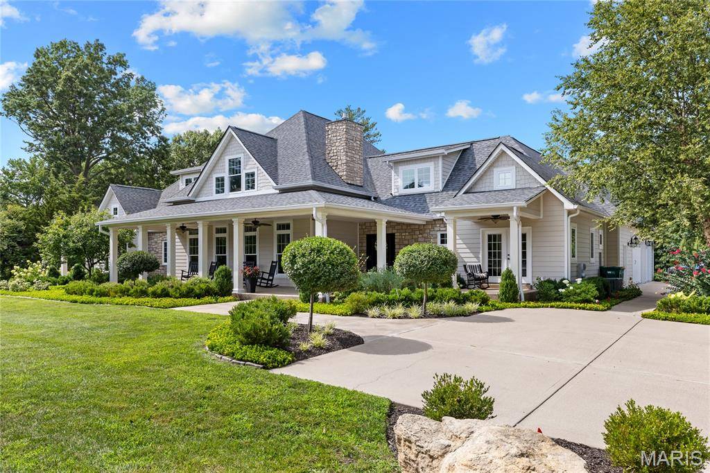 12319 Harflo LN, Town And Country, MO 63131