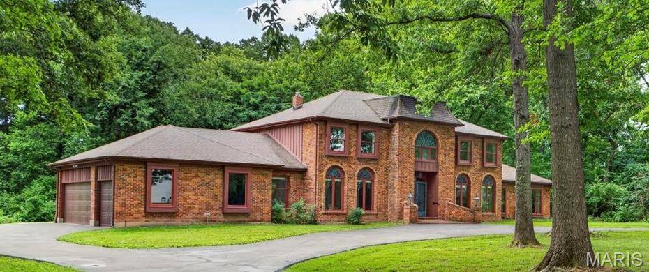 1940 Windmoor PL, Town And Country, MO 63131