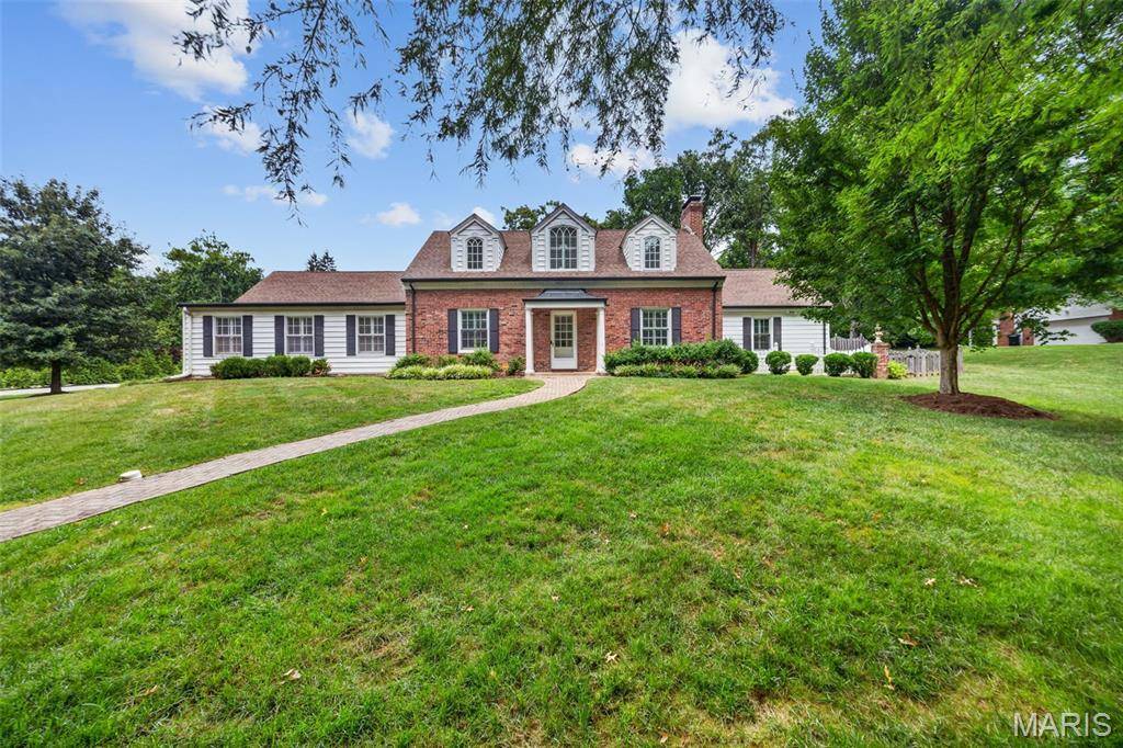 27 Ellsworth LN, Ladue, MO 63124