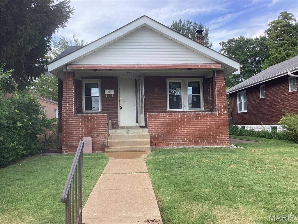 8249 Appleton DR, University City, MO 63132